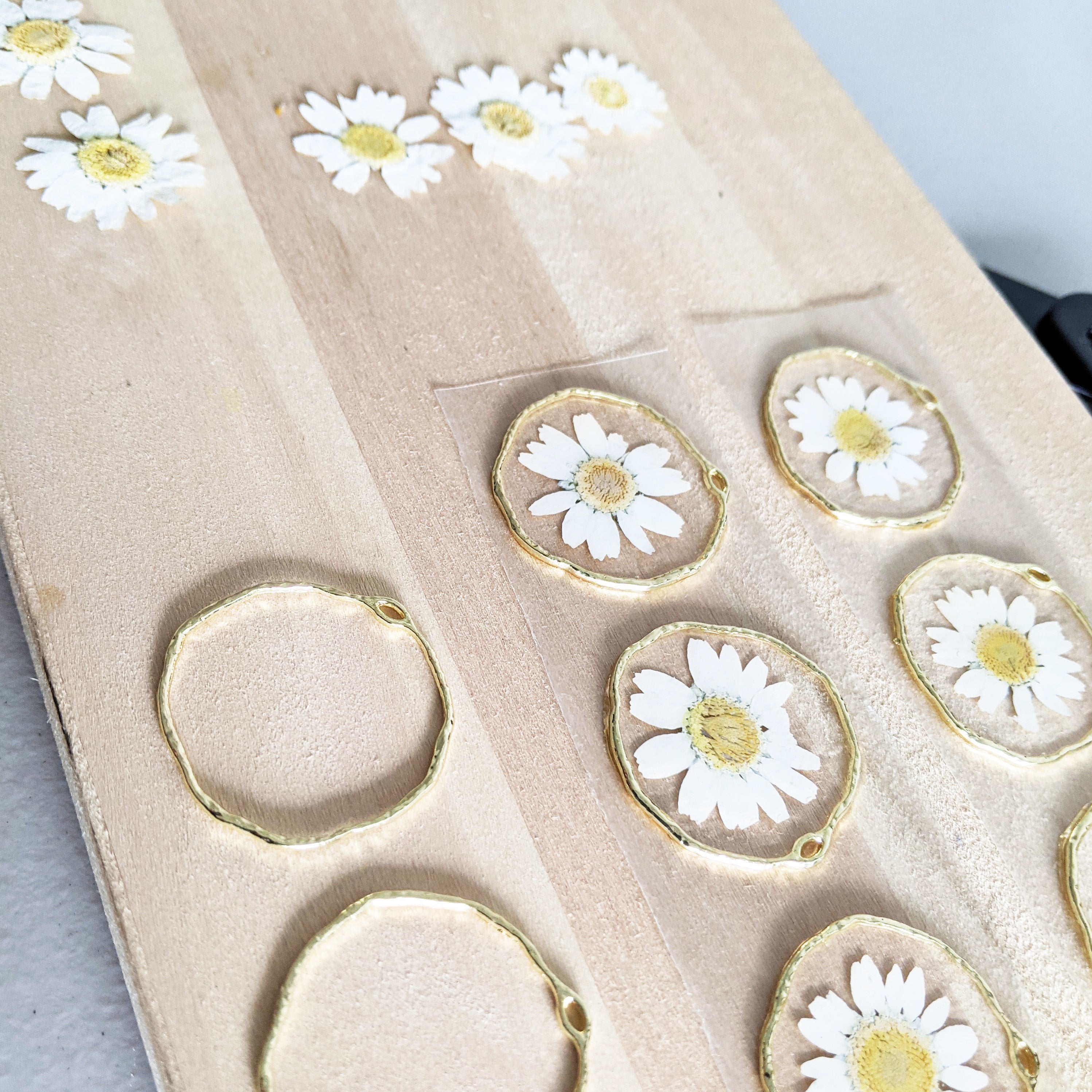 Using open back bezel pendants and resin