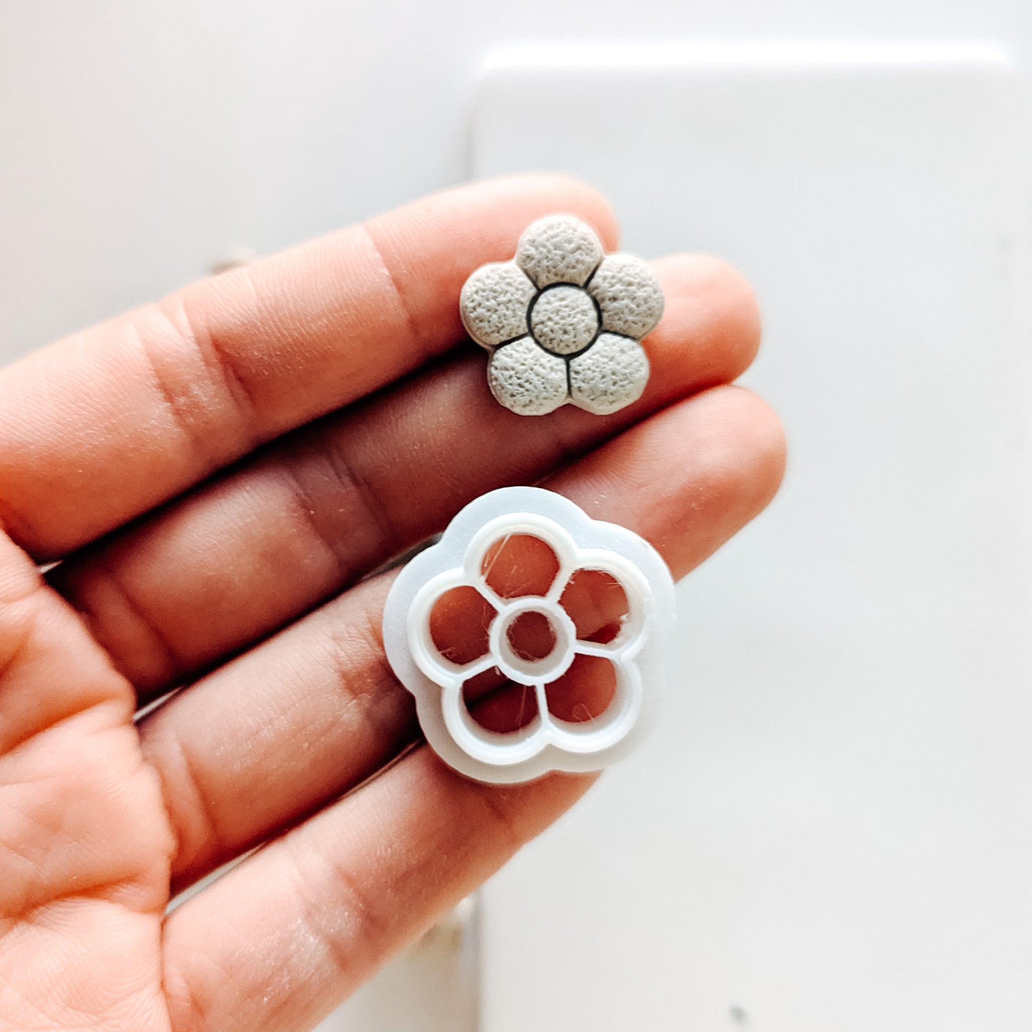 Daisy Thread Cutter Small Daisy Cutter
